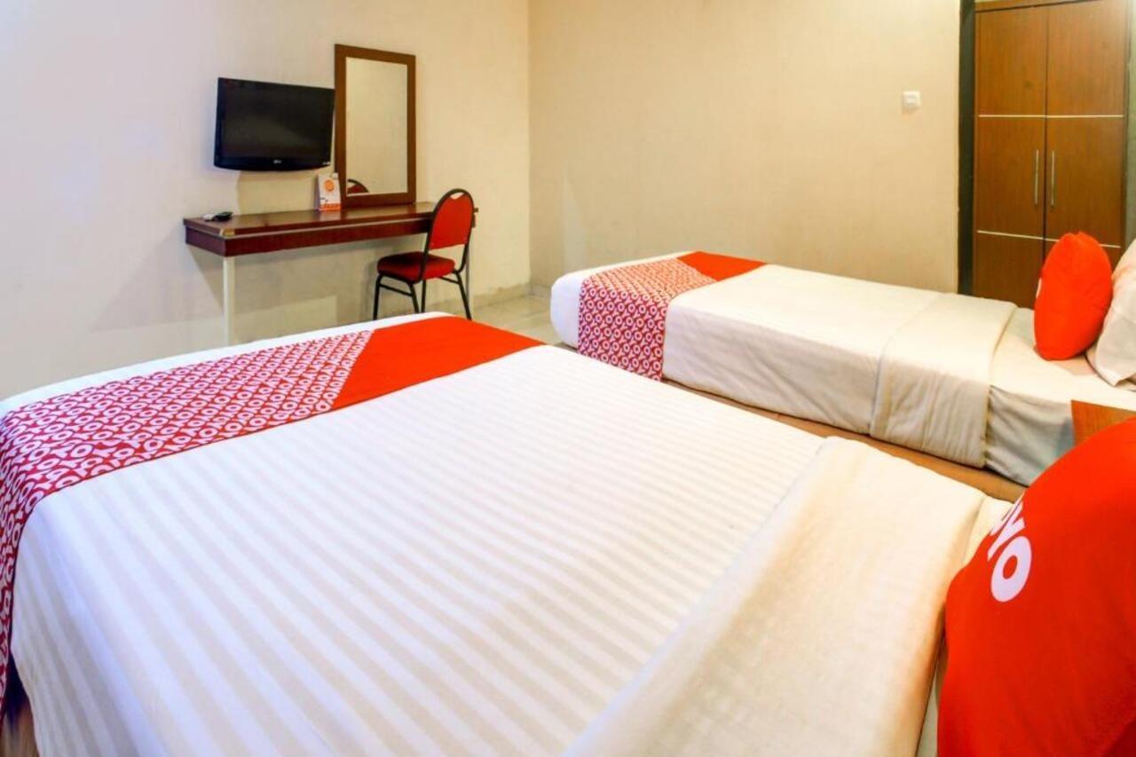 Urbanview Trisula Hotel Makassar Bagian luar foto