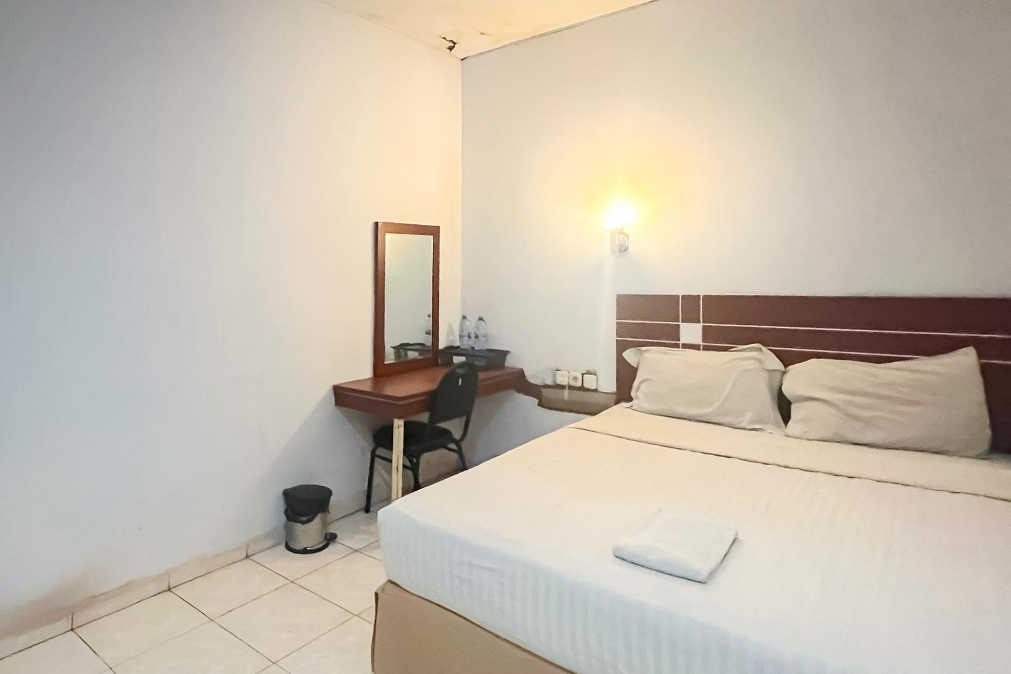 Urbanview Trisula Hotel Makassar Bagian luar foto