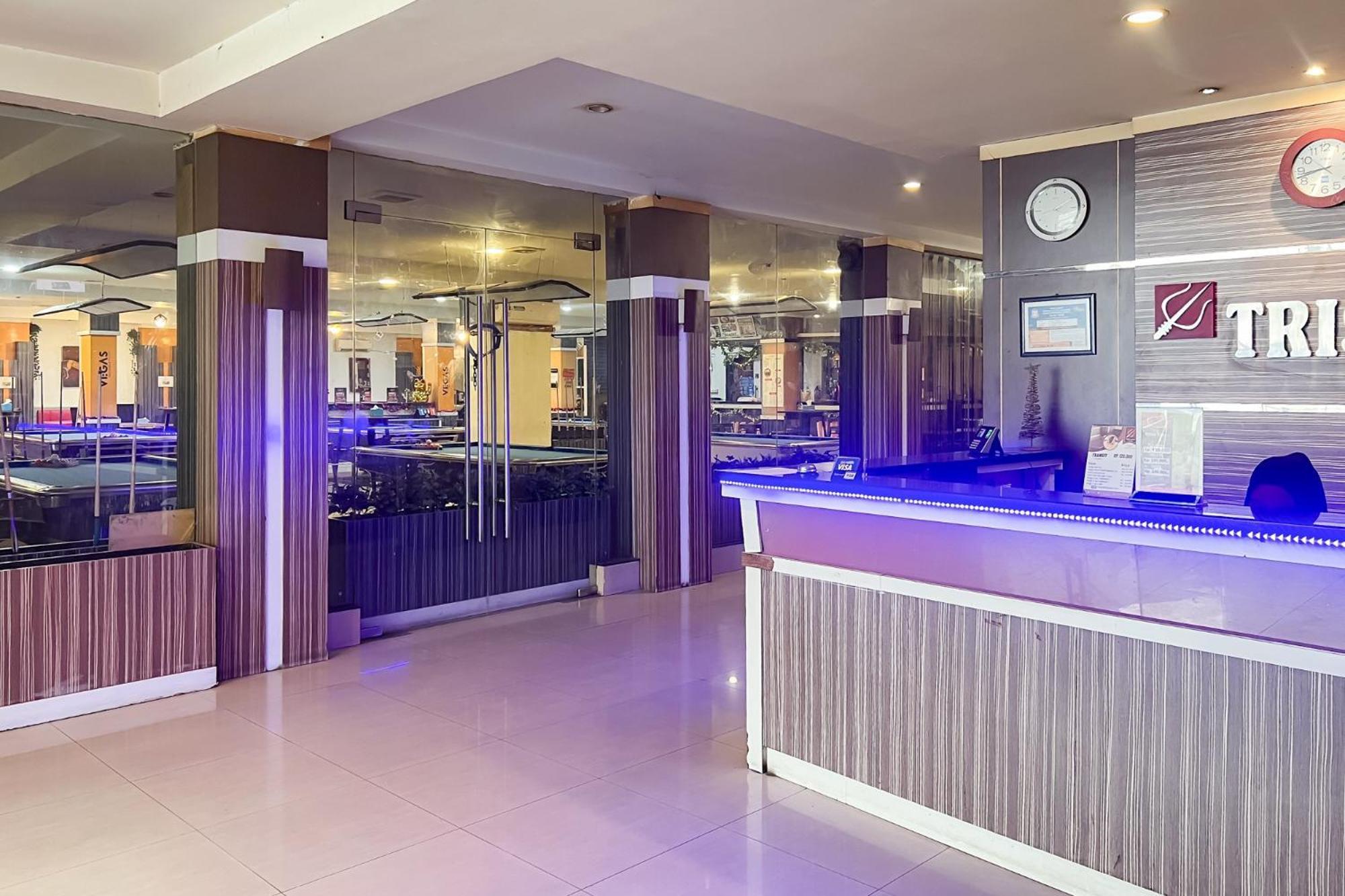 Urbanview Trisula Hotel Makassar Bagian luar foto
