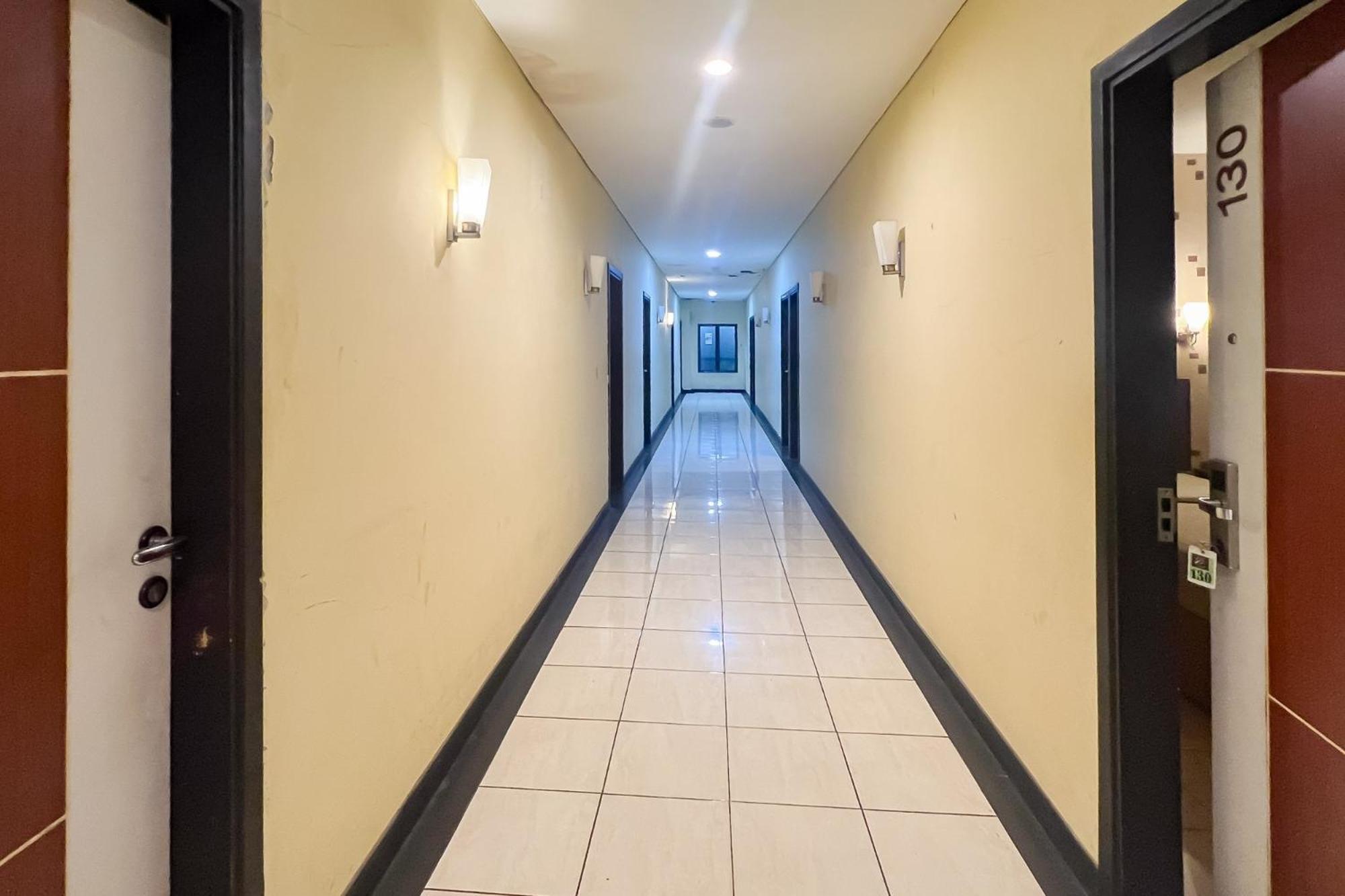 Urbanview Trisula Hotel Makassar Bagian luar foto