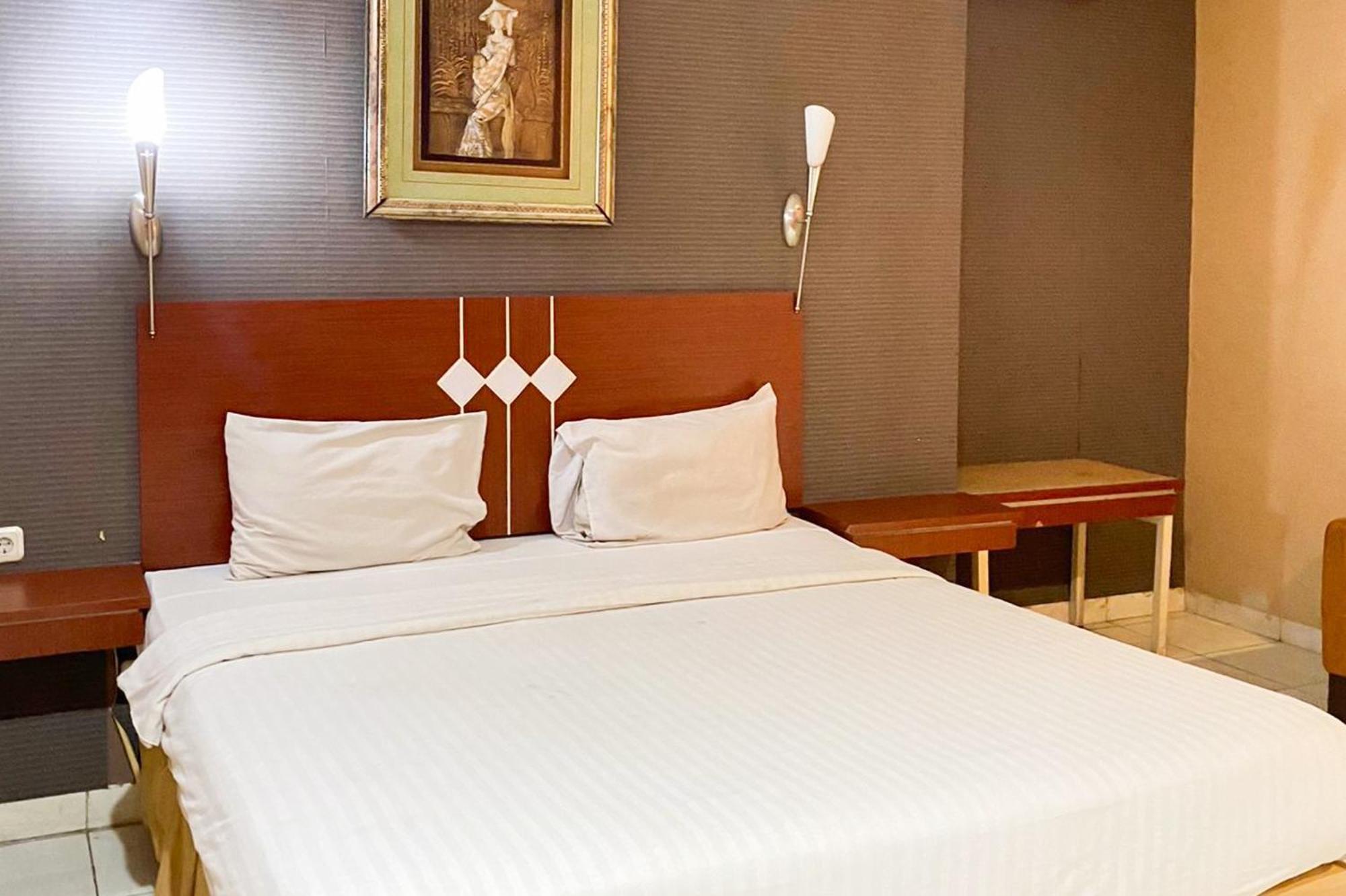 Urbanview Trisula Hotel Makassar Bagian luar foto
