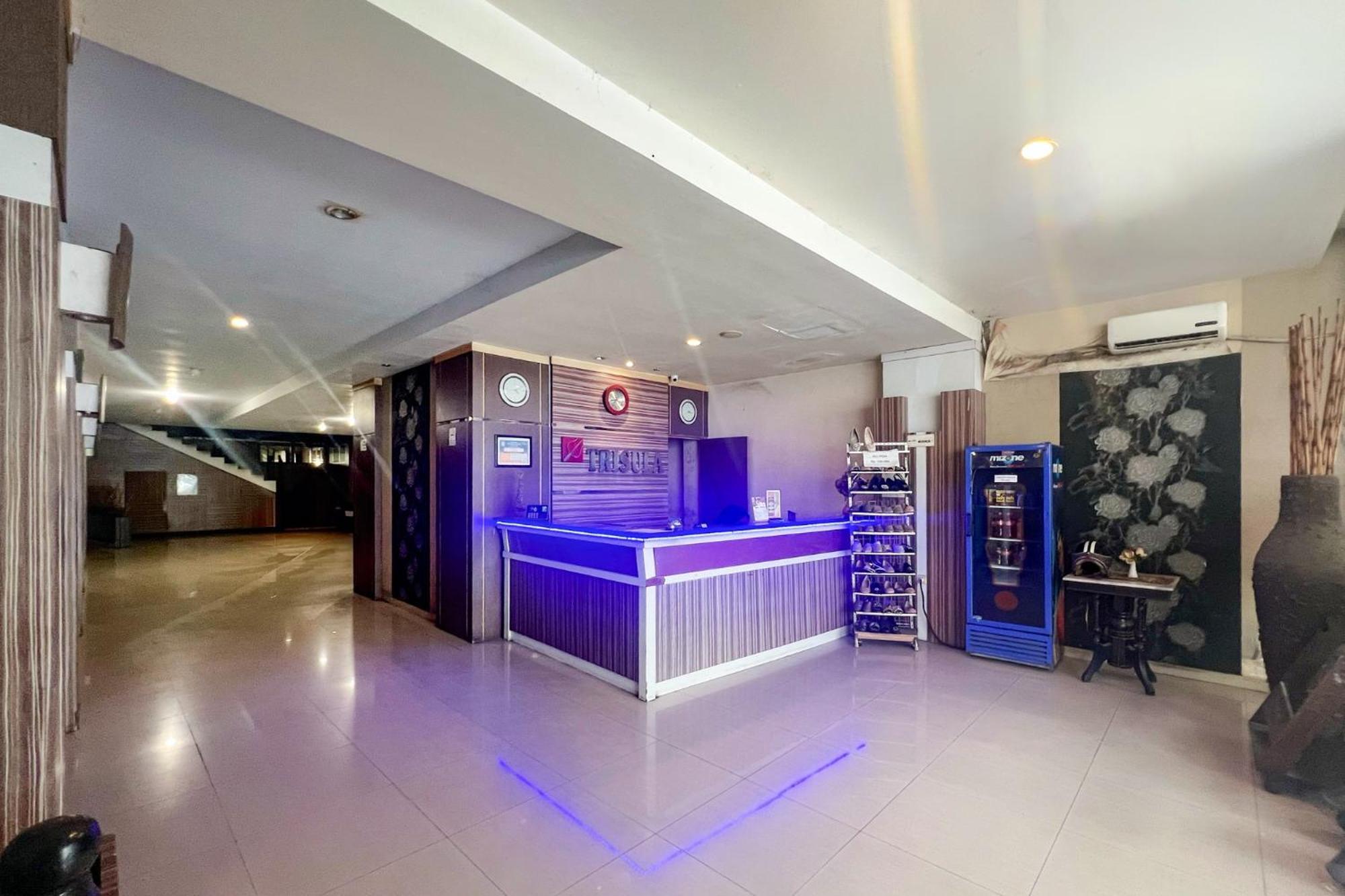 Urbanview Trisula Hotel Makassar Bagian luar foto