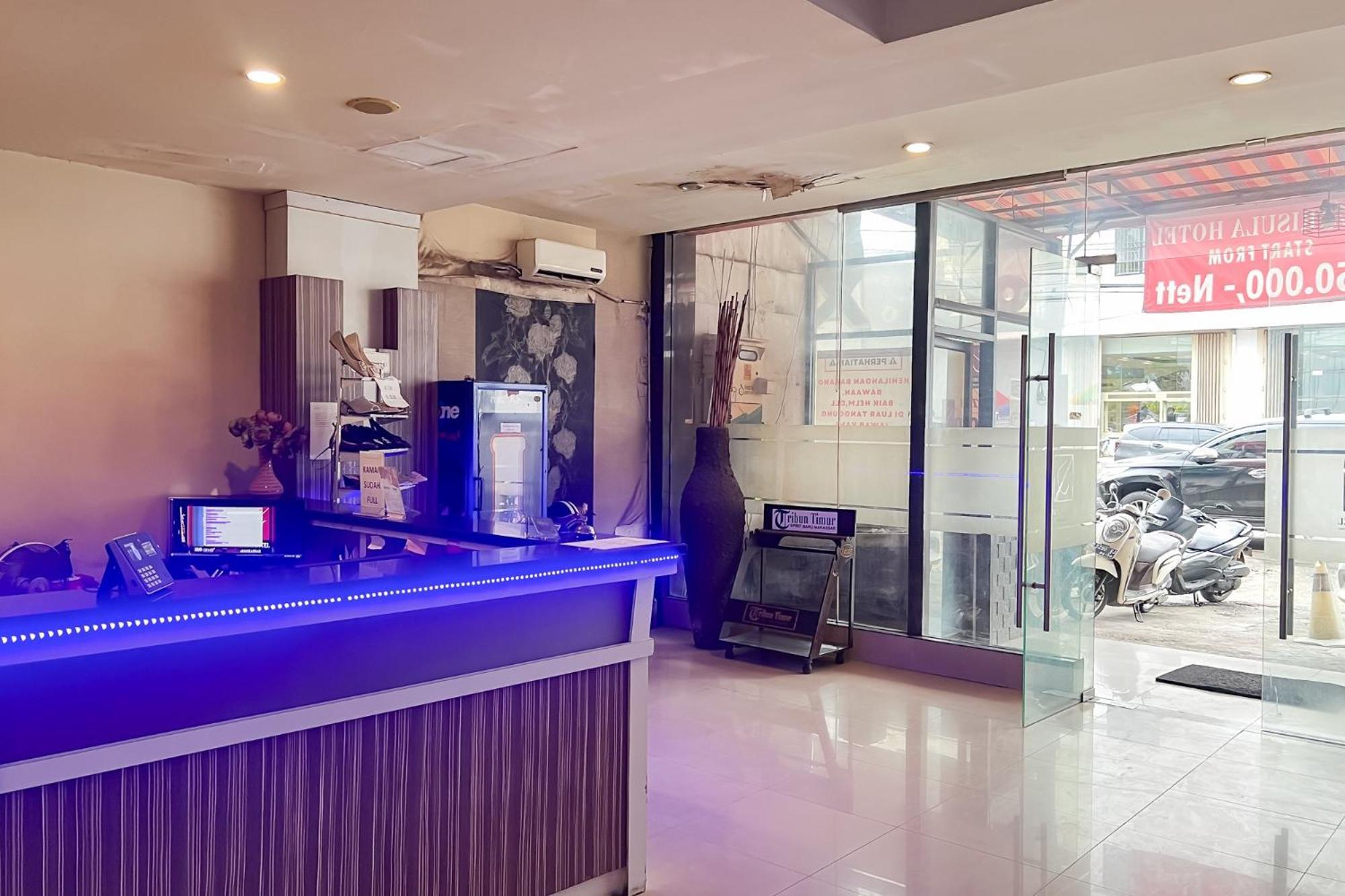 Urbanview Trisula Hotel Makassar Bagian luar foto
