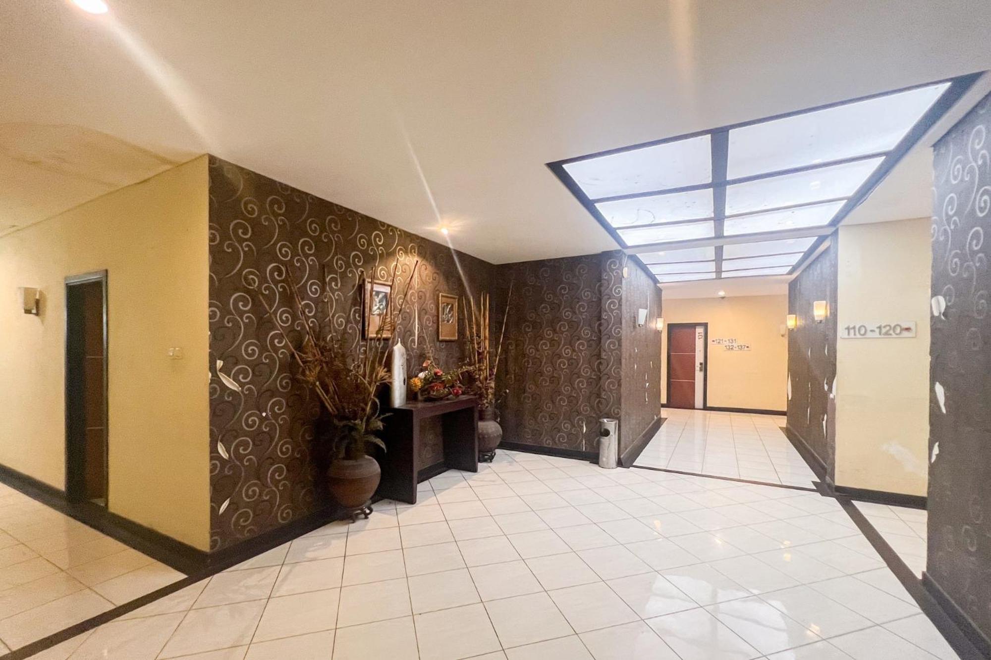 Urbanview Trisula Hotel Makassar Bagian luar foto