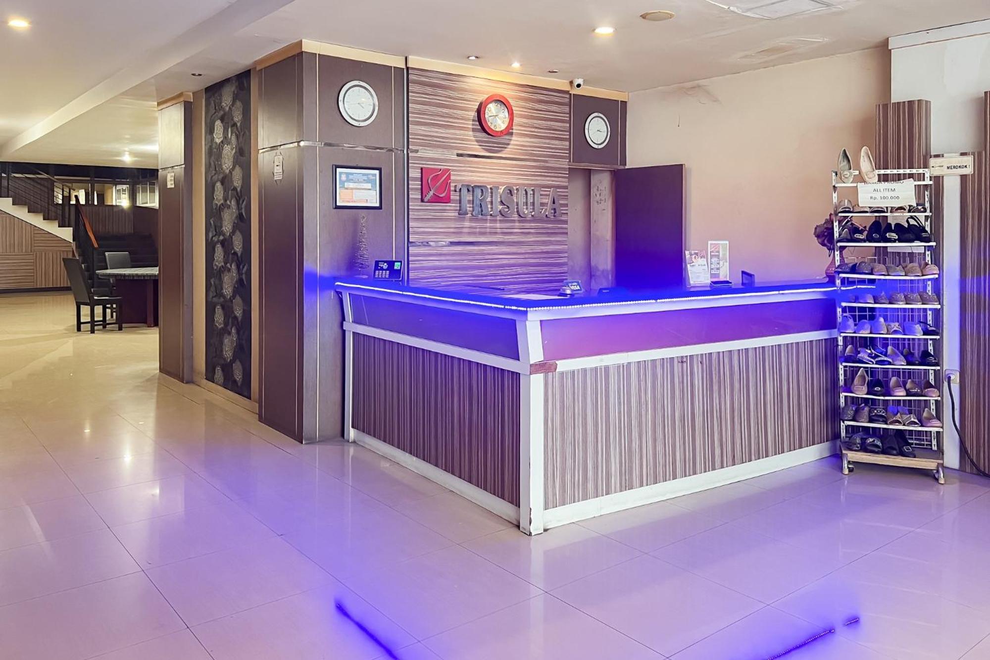 Urbanview Trisula Hotel Makassar Bagian luar foto