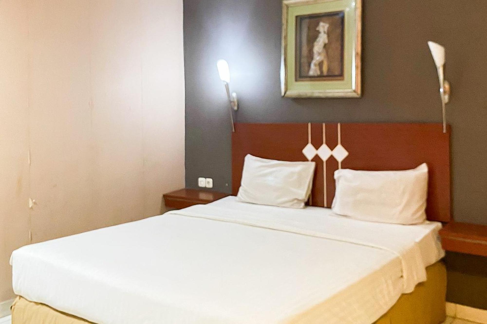 Urbanview Trisula Hotel Makassar Bagian luar foto