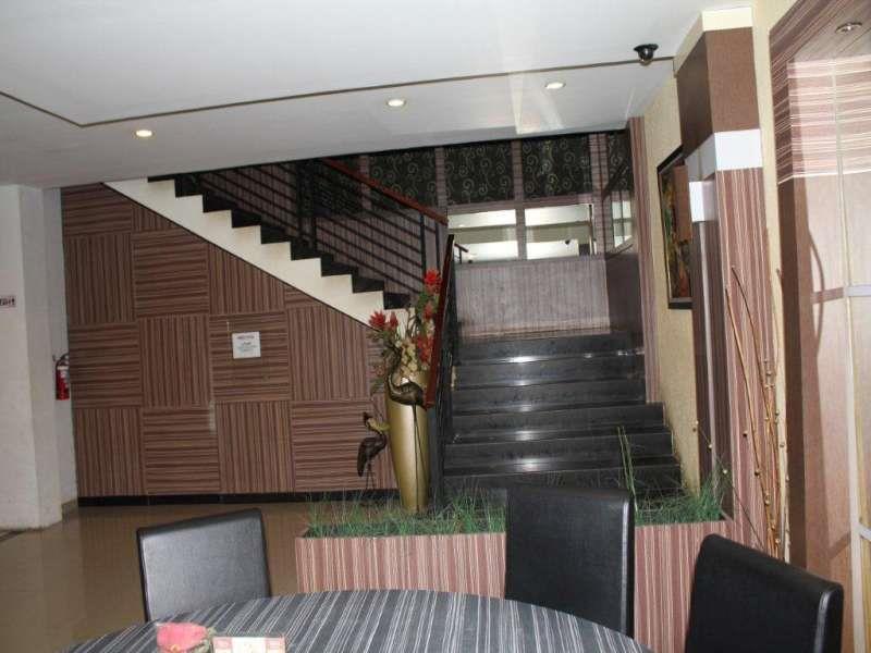 Urbanview Trisula Hotel Makassar Bagian luar foto